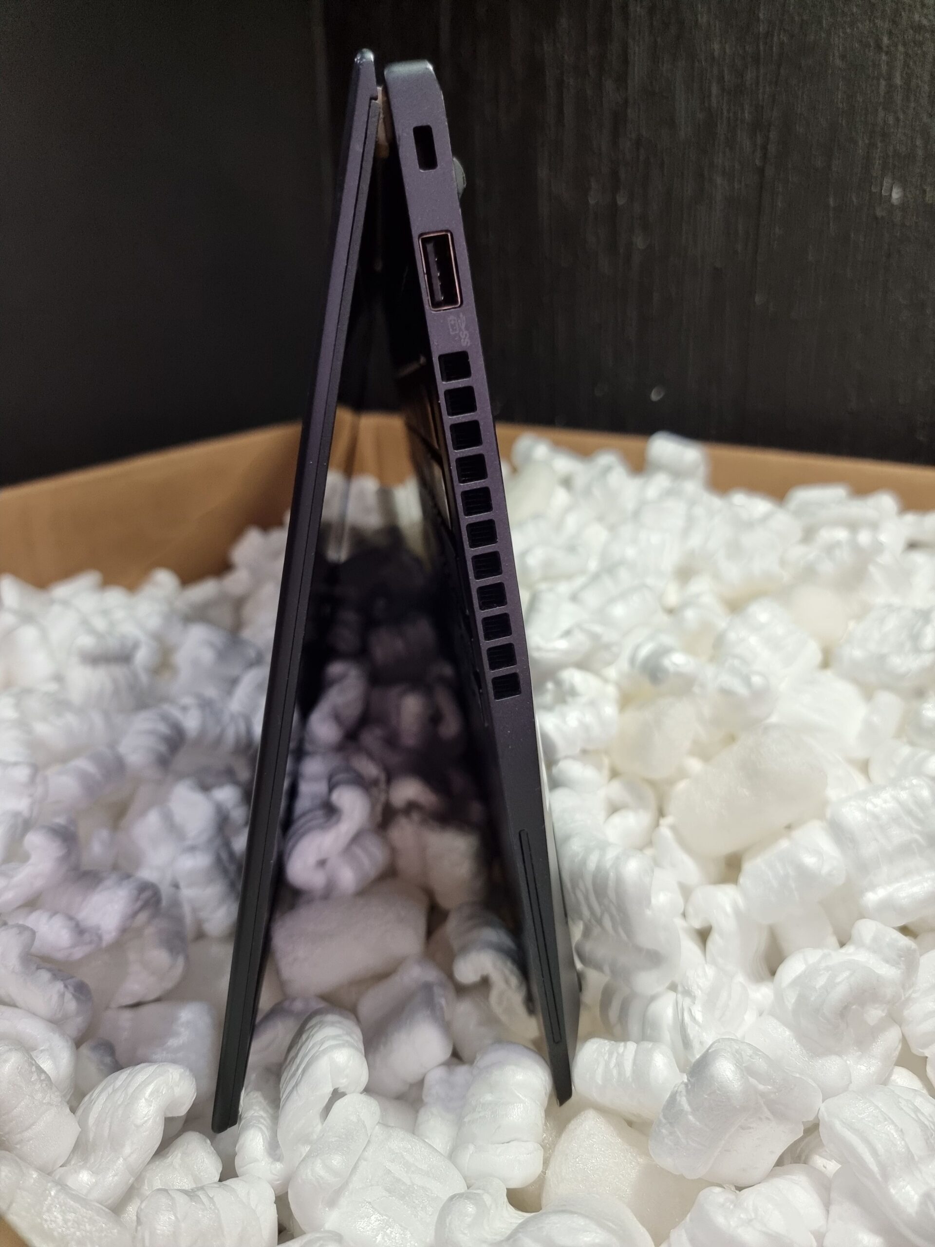 Lenovo ThinkPad T490 - Imagen 3